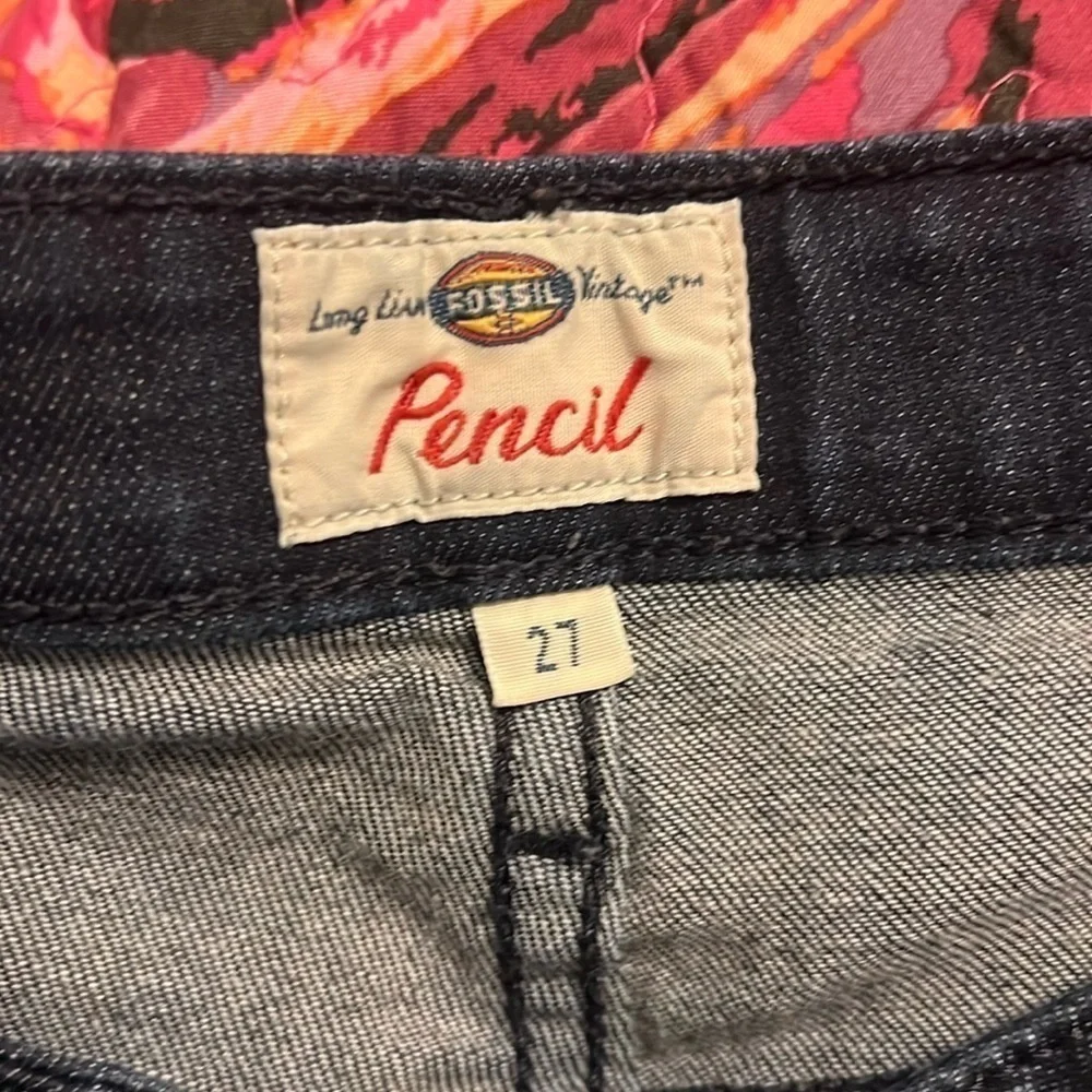 Fossil Pencil Skinny Dark Wash Denim Jeans – Classic & Flattering (Size 27)